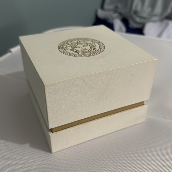 Versace Watch - Picture 6 of 6